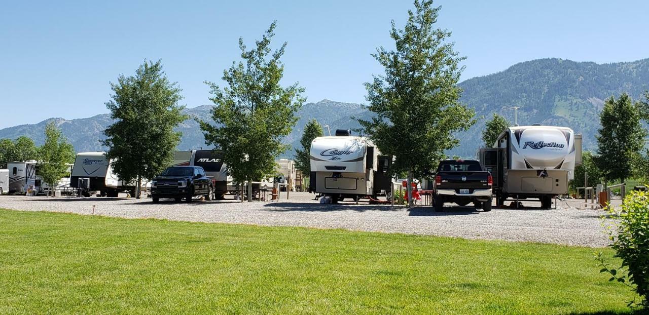 Thayne Wolf Den Log Cabin Motel And Rv Park מראה חיצוני תמונה
